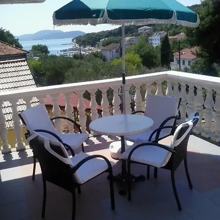 Natasa Apartman *