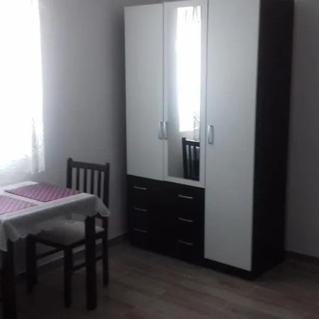 Natasa Apartman *