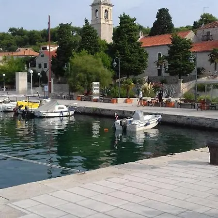 Natasa Apartman *