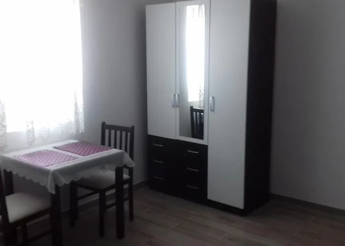 Natasa Apartman *