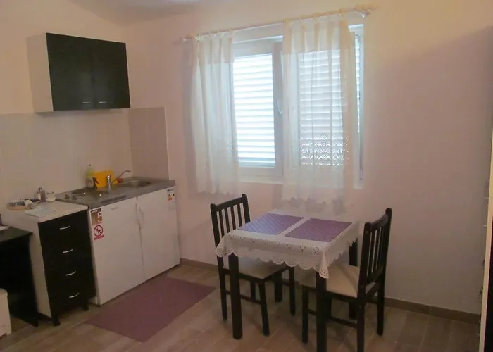 Natasa Apartment Prvic Luka